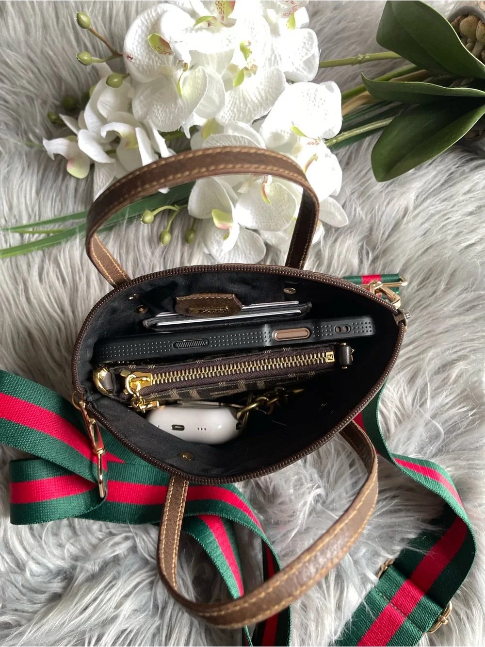 Authentic Gucci vintage GG canvas mini accesory pouch bag 014.89.0032